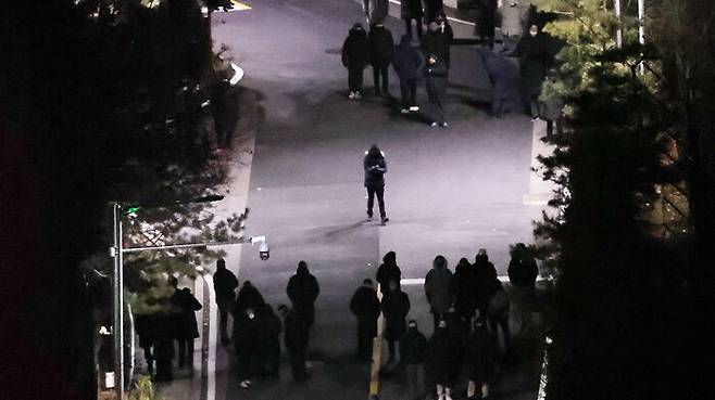 대통령 관저를 경호하는 경호처 직원들 (사진=연합뉴스)