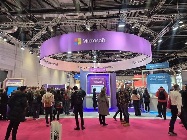 인파가 몰린 마이크로소프트 부스.