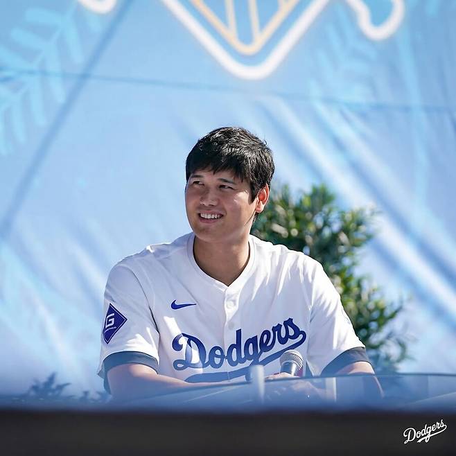 ▲ LA 다저스 오타니 쇼헤이가 다저스타디움에서 열린 팬 페스트에 참석해 질문을 받고 있다. ⓒLA 다저스 공식 SNS