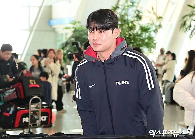 LG 투수 김영우는 최고 시속 156㎞까지 나오는 강속구 투수다. 스프링캠프 기간 선배들과 함께 한 단계 더 발전하리라 힘찬 각오를 밝혔다. 엑스포츠뉴스 DB