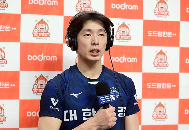 인터뷰하는 대한항공의 베테랑 세터 한선수 [한국배구연맹 제공. 재판매 및 DB 금지]
