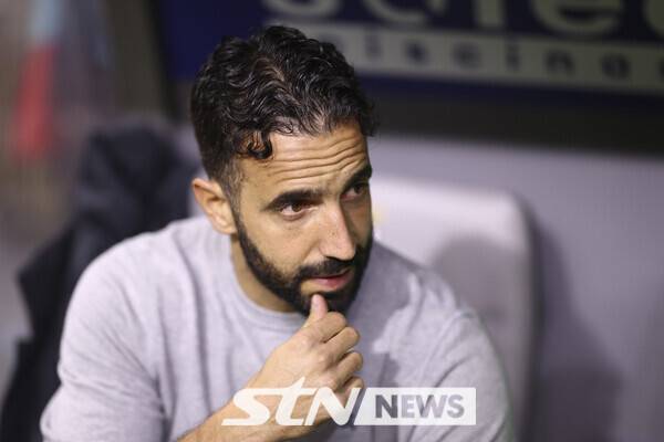 맨체스터 유나이티드 후벵 아모림 감독. 사진┃뉴시스/AP