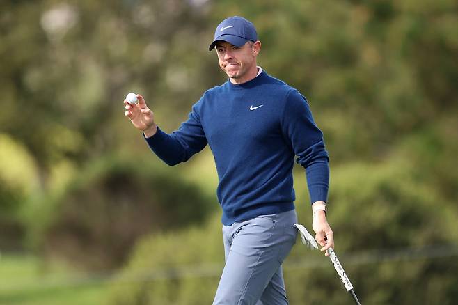 PEBBLE BEACH, CALIFORNIA - FEBRUARY 02: Rory McIlroy of Northern Ireland /ackon the 12th green during the final round of the AT&T Pebble Beach Pro-Am 2025 at Pebble Beach Golf Links on February 02, 2025 in Pebble Beach, California.   Ezra Shaw/Getty Images/AFP (Photo by EZRA SHAW / GETTY IMAGES NORTH AMERICA / Getty Images via AFP)







<저작권자(c) 연합뉴스, 무단 전재-재배포, AI 학습 및 활용 금지>