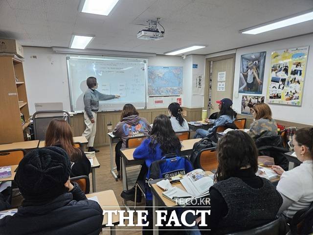 4일 오전 10시 마포구에 위치한 연남글로벌빌리지 센터에서 진행된 한국어 수업./설상미 기자
