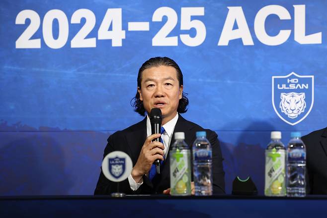 <yonhap photo-3035=""> 각오 밝히는 김판곤 울산 HD 감독 (서울=연합뉴스) 김인철 기자 = 김판곤 울산 HD 감독이 5일 서울 종로구 축구회관에서 열린 2024-25 아시아축구연맹 챔피언스리그(ACL) 참가 K리그 4개팀 미디어데이에서 각오를 밝히고 있다. 2025.2.5 yatoya@yna.co.kr/2025-02-05 11:20:04/ <저작권자 ⓒ 1980-2025 ㈜연합뉴스. 무단 전재 재배포 금지, AI 학습 및 활용 금지></yonhap>