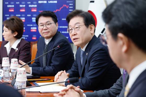 이재명 더불어민주당 대표가 5일 서울 여의도 국회에서 열린 '트럼프 2.0 시대 핵심 수출기업의 고민을 듣는다 : 종합토론'에 참석해 모두 발언하고 있다.뉴스1