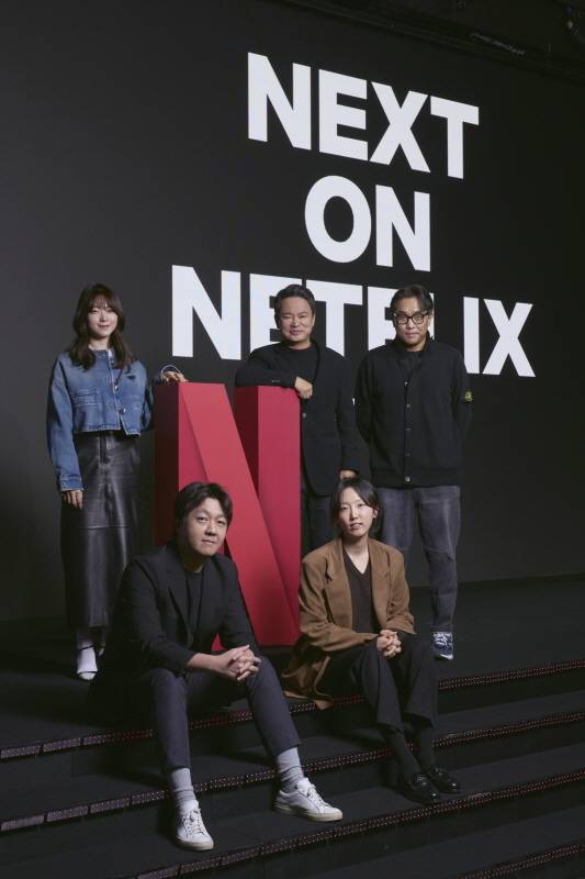 ‘멜로무비’ 이나은 작가, ‘폭싹 속았수다’ 김원석 감독, ‘악연’ 이일형 감독.‘이 사랑 통역 되나요?’ 유영은 감독, ‘캐셔로’ 이창민 감독 [넷플릭스 제공]