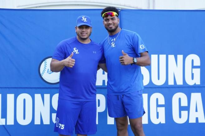 왼쪽부터 후라도, 레예스. 삼성 라이온즈 제공