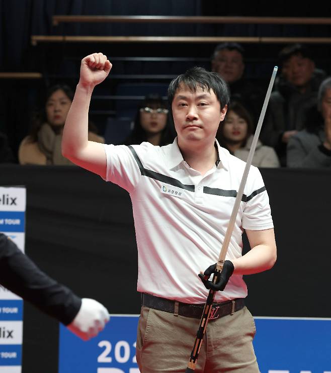 김태호가 4일 경기도 고양시 '고양 킨텍스 PBA 스타디움'에서 열린 '2024-2025 PBA 드림 투어 파이널' 결승에서 김성민2를 세트 스코어 3 대 0(15:9, 15:9, 15:2)으로 완파한 뒤 포즈를 취하고 있다. PBA