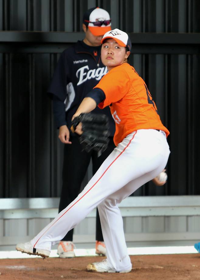 한화 정우주가 호주 멜버른 스프링캠프에서 불펜 피칭을 하고 있다. 한화 이글스 제공