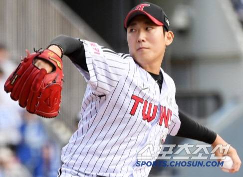 19일 잠실구장에서 열린 플레이오프 4차전 LG 트윈스와 삼성 라이온즈의 경기. LG 손주영이 역투하고 있다. 잠실=박재만 기자 pjm@sportschosun.com/2024.10.19/