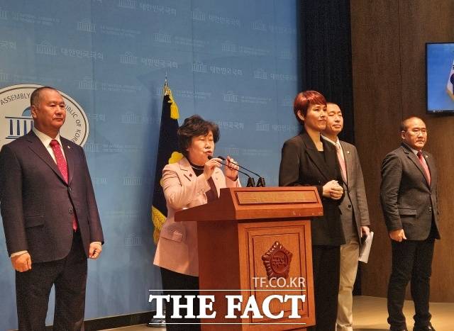 국민의힘 중구성동구을 당원협의회(위원장 이혜훈)가 천재현 헌법재판소(헌재) 공보관을 직권남용 혐의로 고발한다. /국회=서다빈 기자