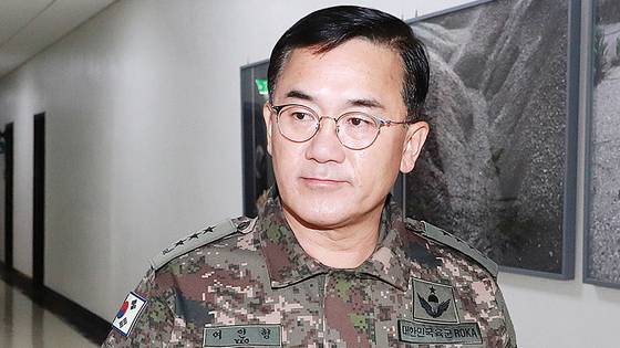 여인형 전 국군방첩사령관이 지난해 12월 7일 오전 서울 여의도 국회에서 열린 정보위원회 전체회의에 출석하고 있다. 전민규 기자