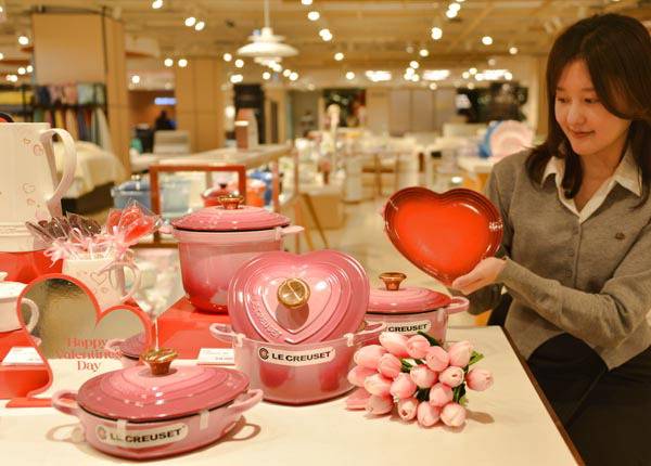 롯데백화점 부산 본점의 홈파티용 프랑스 주방용품.