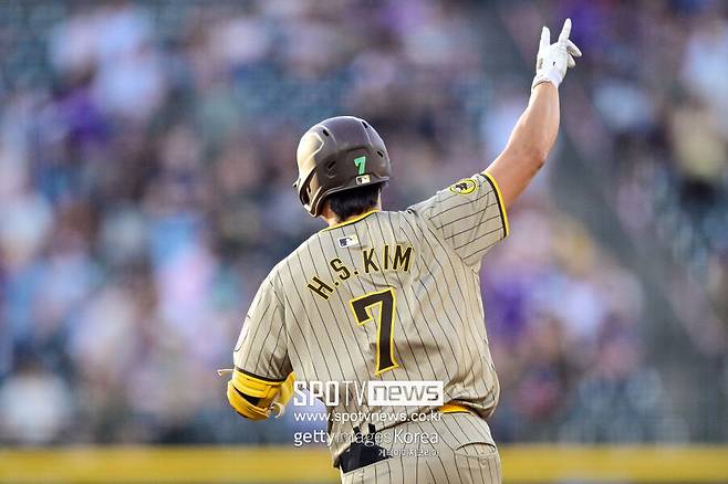 ▲ 메이저리그 전체 유격수 1위 유망주를 보유하고 있는 탬파베이는 김하성이 2025년 시즌 뒤 옵트아웃을 하더라도 크게 손해 보는 장사가 아니라는 평가를 받는다.
