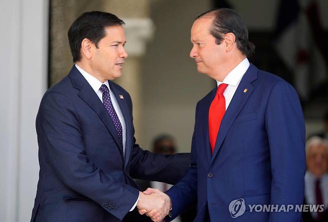 지난 2일 파나마 외무장관과 만난 마코 루비오 미 국무장관(왼쪽) [AFP=연합뉴스 자료사진]