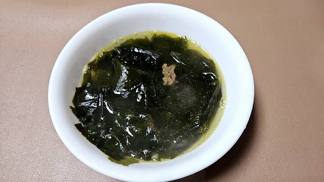 20250206_225527.jpg 저녁 포장해온 미꾸라지 튀김에 한잔