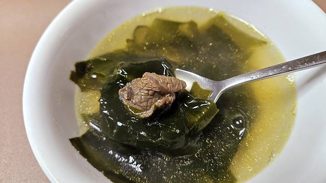 20250206_225817.jpg 저녁 포장해온 미꾸라지 튀김에 한잔