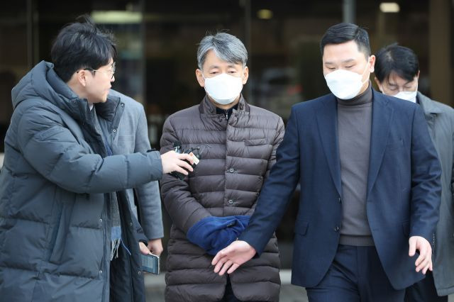 12·3 비상계엄 사태 관련 내란 혐의를 받는 조지호 경찰청장이 지난해 12월 13일 오후 서울중앙지법에서 열린 구속 전 피의자 심문(영장실질심사)을 마친 뒤 청사을 나서고 있다. 연합뉴스