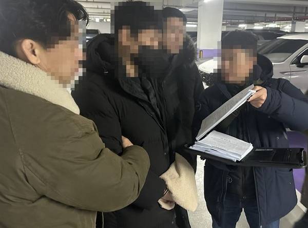 역대 최대 규모의 텔레그램 '목사방' 총책의 신상공개가 가능해졌다. 텔레그램 성 착취 일당 '자경단' 총책 30대 남성 김씨의 모습. /사진=뉴시스(서울경찰청 사이버수사대)