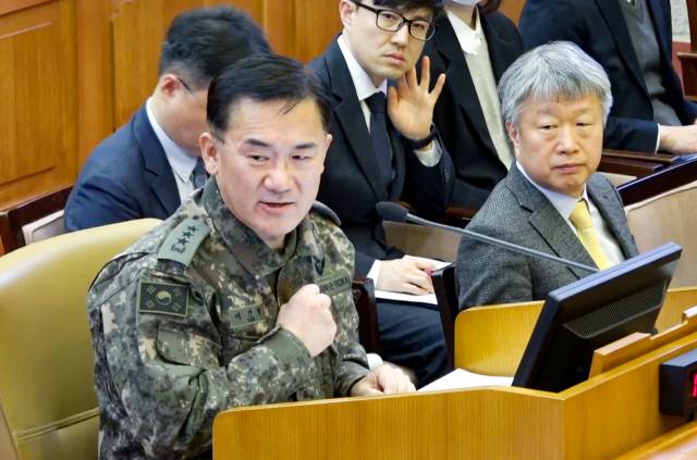 ▲여인형 전 국군방첩사령관이 4일 서울 종로구 헌법재판소에서 열린 윤석열 대통령 탄핵심판 5차 변론기일에 증인으로 출석해 발언하고 있다. ⓒ연합뉴스