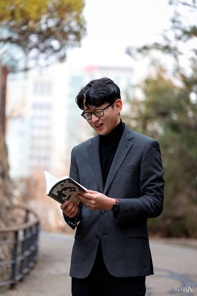 10년 동안의 공직 생활을 바탕으로 한 책 〈나라를 위해서 일한다는 거짓말〉을 펴낸 노한동 작가. ⓒ시사IN 신선영