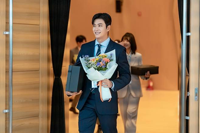 tvN 새 주말극 ‘감자연구소’에서 소백호 역을 연기한 배우 강태오의 출연장면. 사진 tvN