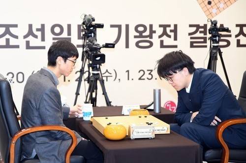 커제(오른쪽) 9단이 LG배 결승에서 반칙패와 기권패를 당했다. [한국기원 제공. 재판매 및 DB 금지]