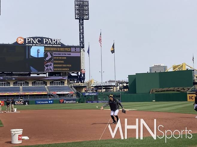 (피츠버그 시절 1루 수비훈련을 하고 있는 코너 조)