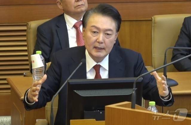 윤석열 대통령이 6일 서울 종로구 헌법재판소에서 열린 탄핵 심판 6차 변론기일에서 발언하고 있다. (헌법재판소 제공) 2025.2.6/뉴스1