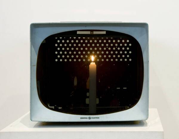 백남준 作 ‘촛불 TV’, 1975(1999). 백남준아트센터 제공