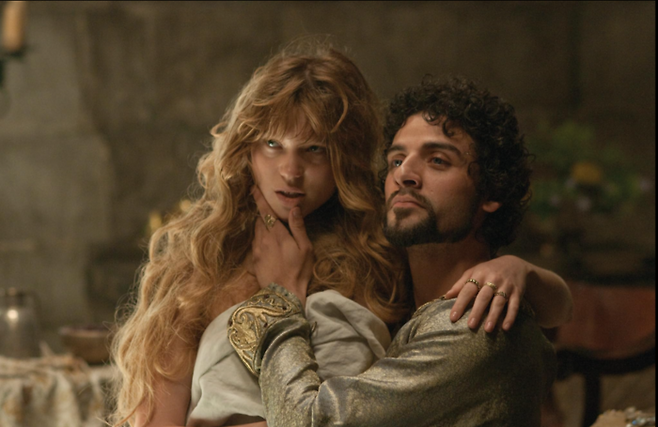 “새 아내가 10대라 더 맘에 드는군.” 영화 ‘로빈후드’에서 어린 아내 이사벨라 드 앙굴렘과  재혼한 존 왕. [사진출처=IMDB]