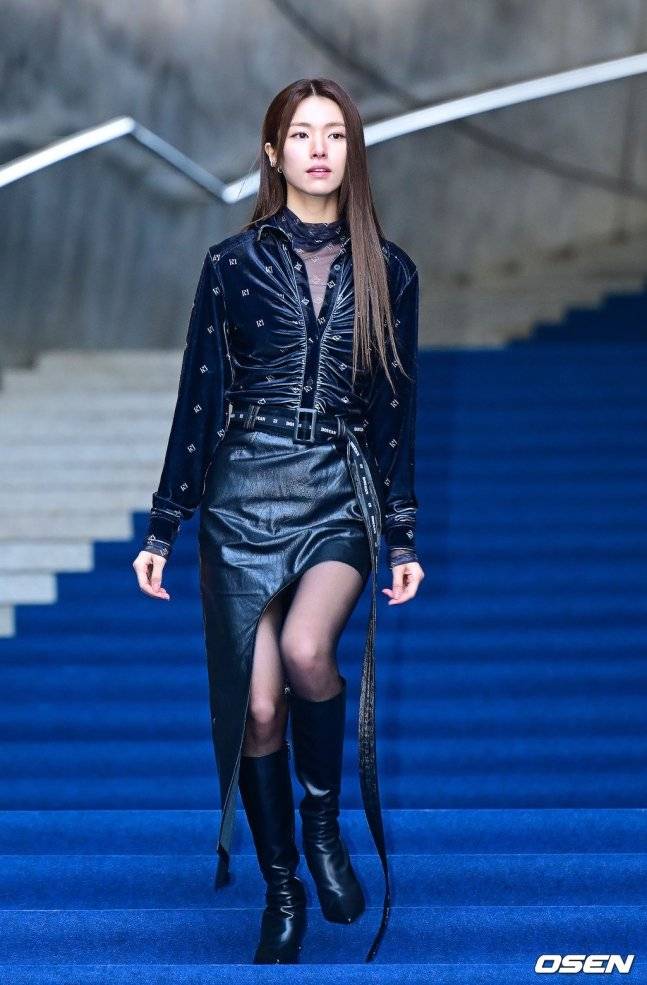 0005239075_001_20250208160825065.jpg 중증외상센터 조폭 간호사 하영 어제 서울패션위크 사진