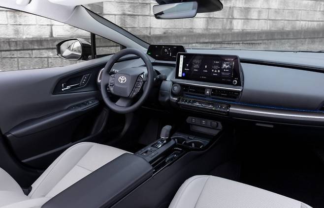 토요타 프리우스 PHEV 인테리어 사진=토요타코리아