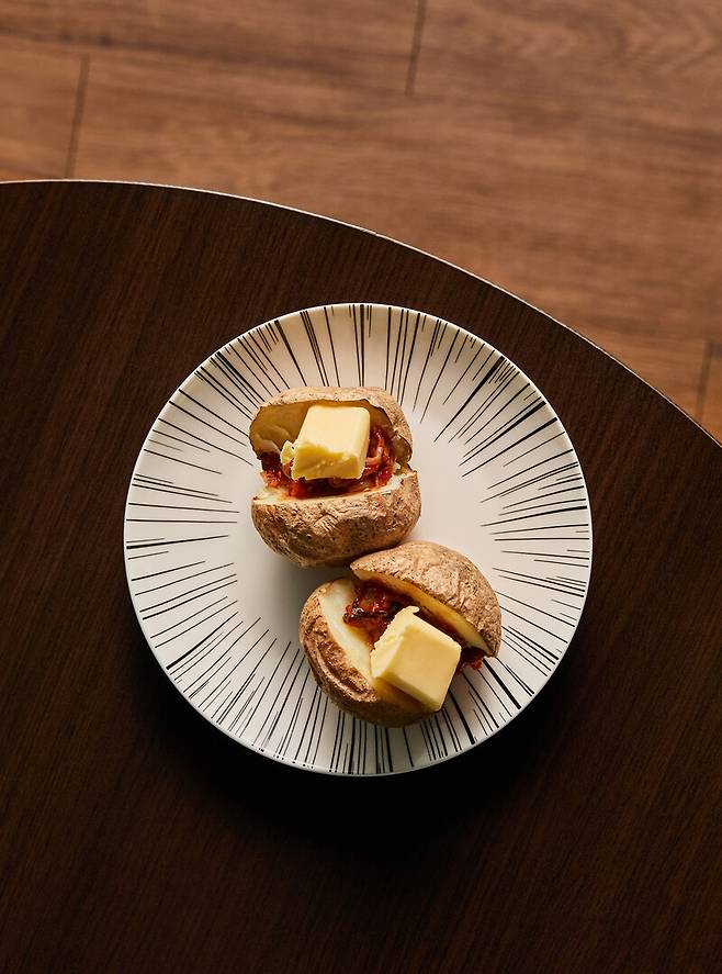 조광효 요리사가 만든 ‘버터 오징어 감자’. 염서정 스튜디오 어댑터