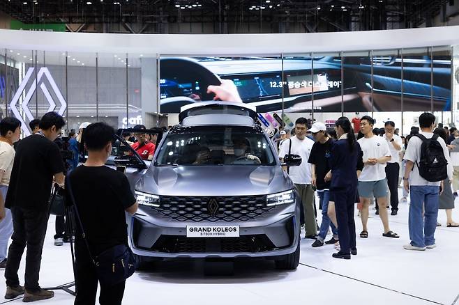 2024 부산모빌리티쇼 르노코리아 부스에 전시된 뉴 르노 그랑 콜레오스 /르노코리아 제공