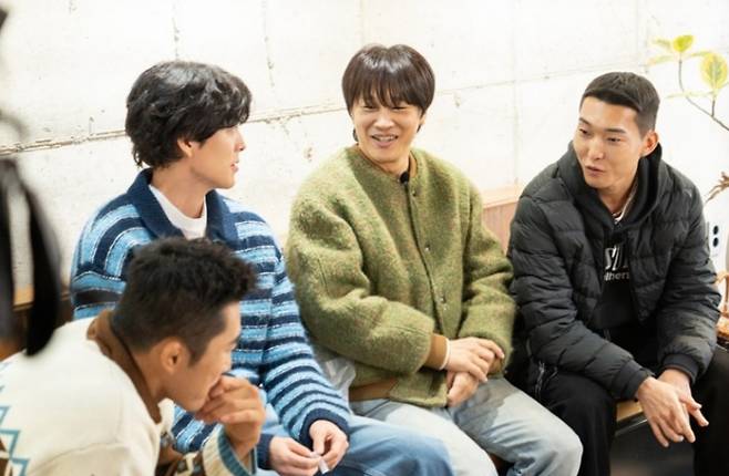 배우 김우빈과 차태현, 운동선수 김동현, 우상혁이 삭발하고 다닌 학창 시절을 회상했다. /사진=tvN 일요 버라이어티 '핸썸가이즈'