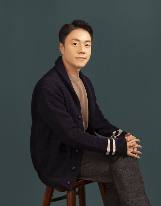 [서울=뉴시스] 네이버시리즈 웹소설 '중증외상센터: 골든 아워' 한산이가(본명 이낙준) 작가. (사진=작가컴퍼니 제공) 2025.02.09. photo@newsis.com *재판매 및 DB 금지