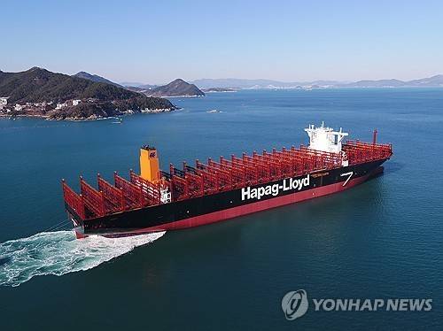 한화오션이 건조한 LNG 이중연료 추진 컨테이너선  [연합뉴스 자료사진]