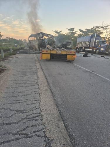 멕시코 버스 참사 현장 [토우르스 아코스타 페이스북 사진 캡처. 재판매 및 DB 금지]