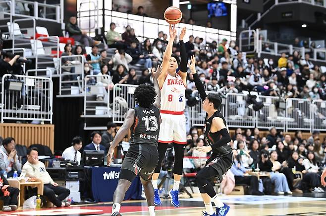 슛 던지는 안영준  [KBL 제공. 재판매 및 DB금지]