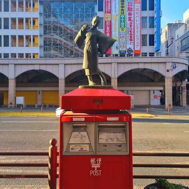 7fed8273b58068fe51ef8ee544857d731caf8c1a2aff15cbb7a2d2e24a9fa9ab