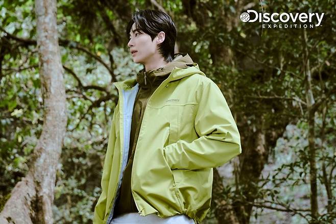 디스커버리 익스페디션 '베르텍스 바람막이 재킷' 화보. F&F 제공