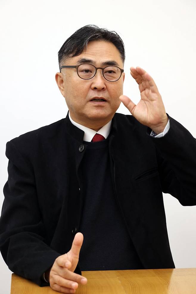 우수근 한중우호연합총회 회장이 지난해 11월 27일 서울 강남구 파이낸셜뉴스 본사에서 인터뷰를 갖고 트럼프 2기 시대를 맞아 한중관계 복원을 위한 방법론 등 주요 현안에 대한 입장을 밝히고 있다. 사진=서동일 기자