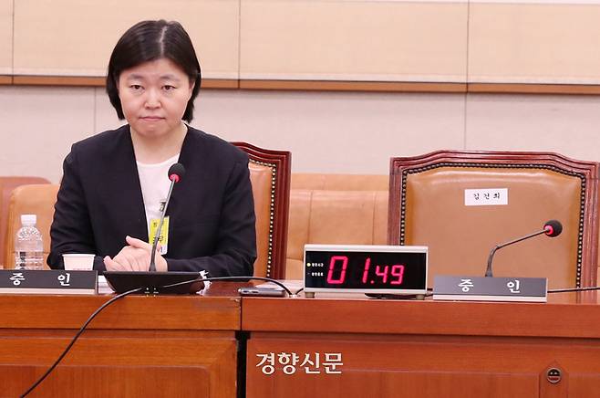 임은정 대전지검 부장검사가 지난해 8월14일 국회 법사위 김영철 서울북부지검 차장검사 탄핵소추 사건 조사 청문회에 홀로 증인으로 출석해 앉아 있다. 박민규 선임기자