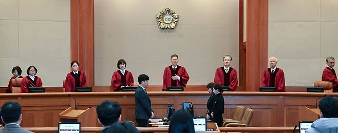 Legal teams of parliament, acting president clash over competency in ...