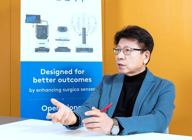 김선한 말레이시아 말라야대학 의학센터 외과 교수가 최근 쿠키뉴스와 가진 인터뷰에서 로봇 수술의 장점과 향후 발전 방향에 대해 제언했다. 인튜이티브코리아 제공