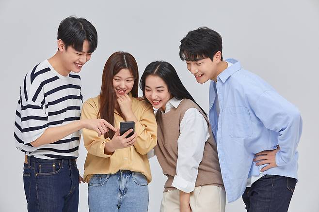 상호금융 조합원으로 가입을 희망하는 고객은 먼저 거주지 및 직장 인근의 새마을금고의 배당률과 적립금 등 가입가능여부와 투자안전성 등 정보를 비교해 본 뒤, 직접 방문해 가입해야 한다. [게티이미지뱅크]