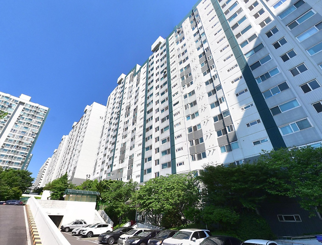 ‘KB 선도아파트 50’ 명단에서 제외된 서울 중구 남산타운 아파트.[네이버지도 거리뷰 갈무리]