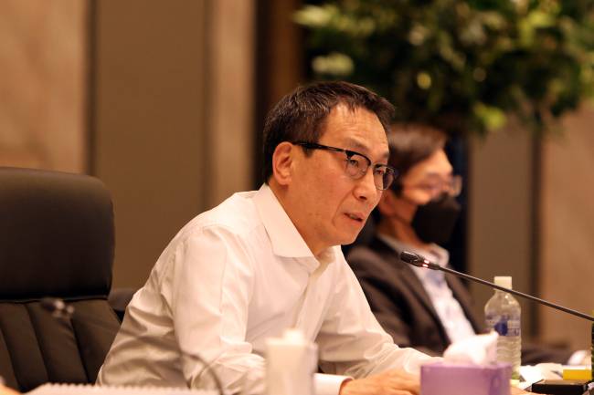 정몽혁 현대코퍼레이션그룹 회장이 5일 포시즌스 호텔 서울에서 진행된 2025 글로벌전략회의에서 발언하고 있다. [현대코퍼레이션그룹 제공]